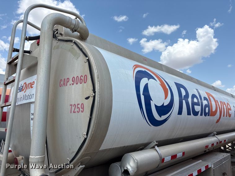 image for item JM9393 1994 Heil fuel trailer