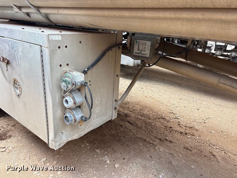 image for item JM9393 1994 Heil fuel trailer