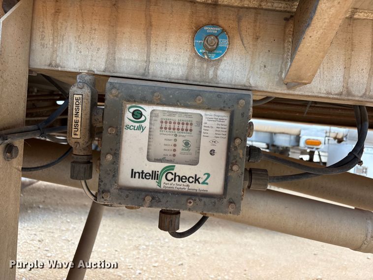 image for item JM9393 1994 Heil fuel trailer