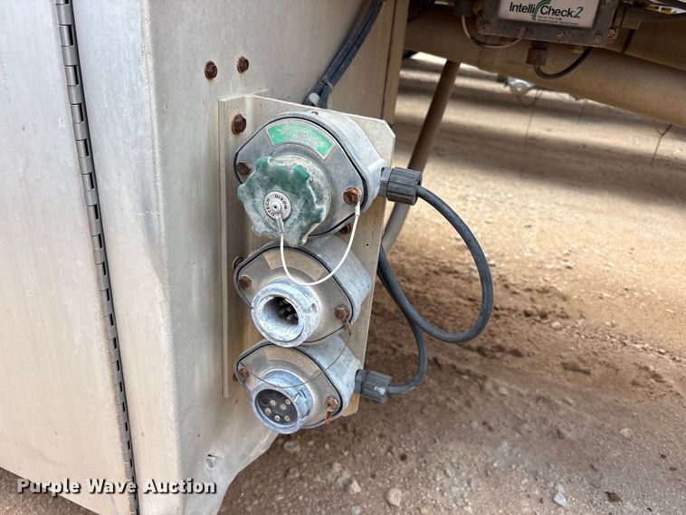 image for item JM9393 1994 Heil fuel trailer
