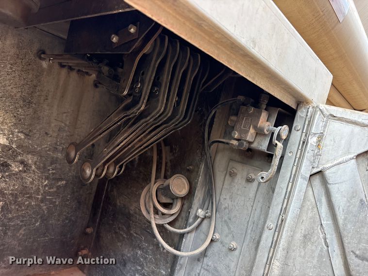 image for item JM9393 1994 Heil fuel trailer