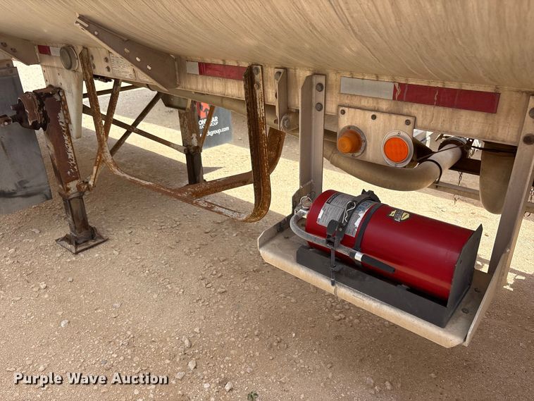 image for item JM9393 1994 Heil fuel trailer
