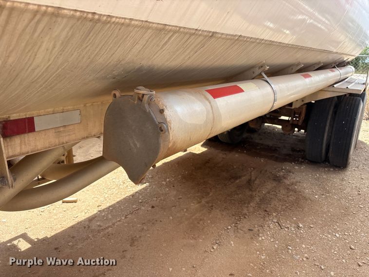 image for item JM9393 1994 Heil fuel trailer