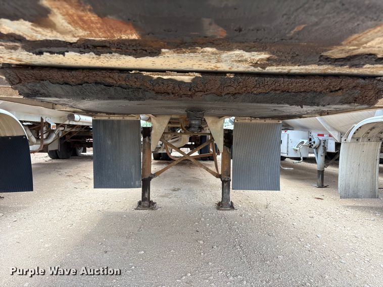 image for item JM9393 1994 Heil fuel trailer