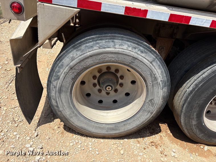 image for item JM9393 1994 Heil fuel trailer
