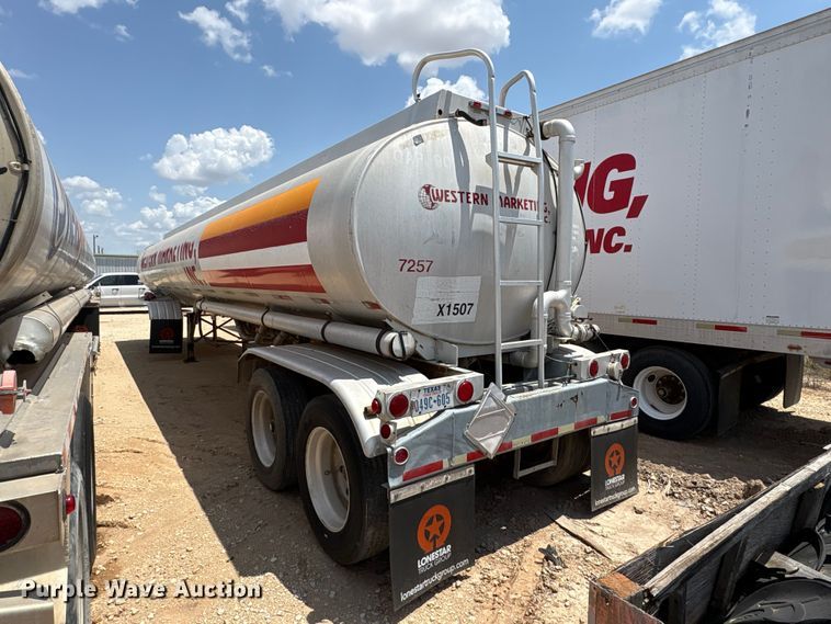 image for item JM9394 1980 Heil fuel trailer