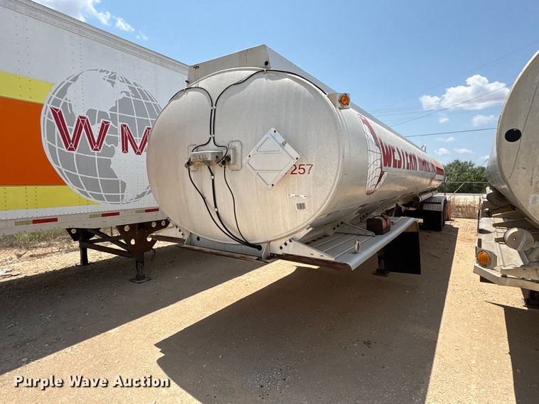 image for item JM9394 1980 Heil fuel trailer