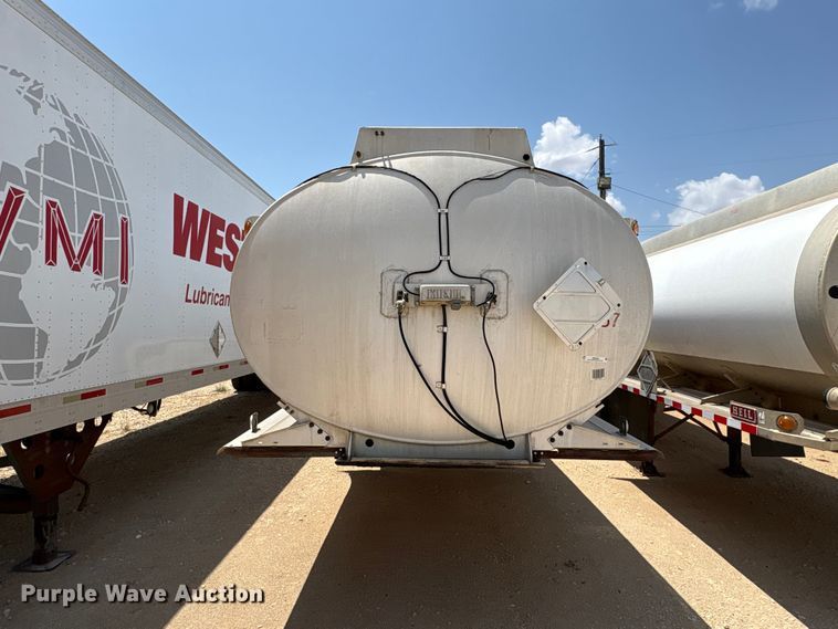image for item JM9394 1980 Heil fuel trailer