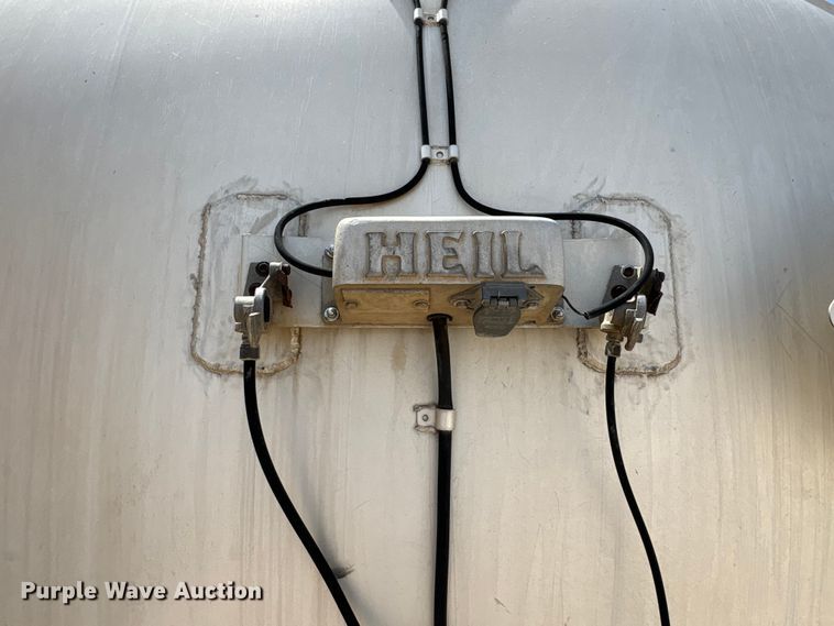 image for item JM9394 1980 Heil fuel trailer