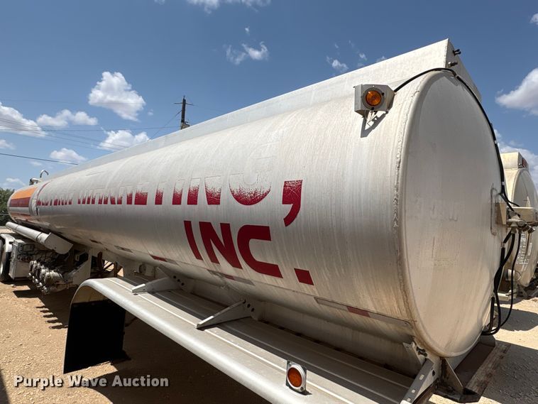 image for item JM9394 1980 Heil fuel trailer