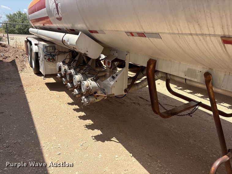 image for item JM9394 1980 Heil fuel trailer