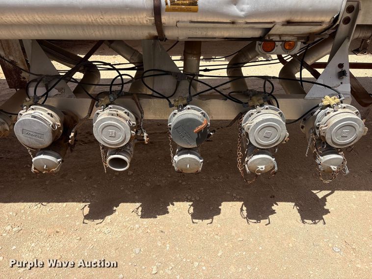 image for item JM9394 1980 Heil fuel trailer