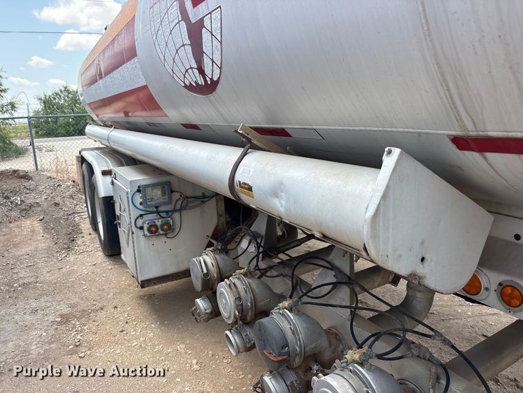 image for item JM9394 1980 Heil fuel trailer