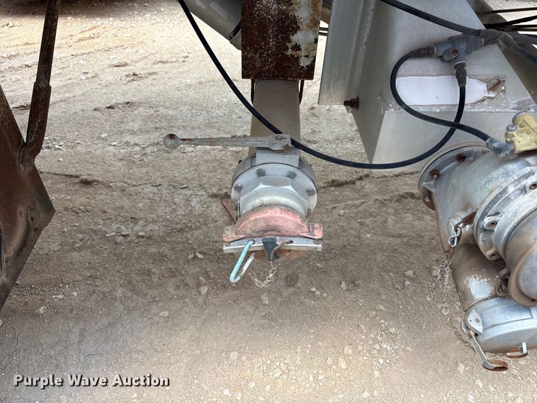 image for item JM9394 1980 Heil fuel trailer