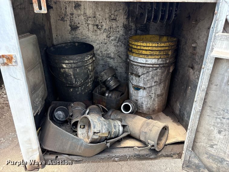 image for item JM9394 1980 Heil fuel trailer