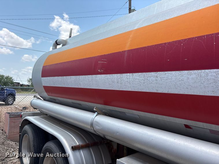 image for item JM9394 1980 Heil fuel trailer