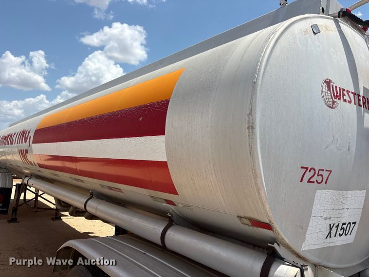 image for item JM9394 1980 Heil fuel trailer