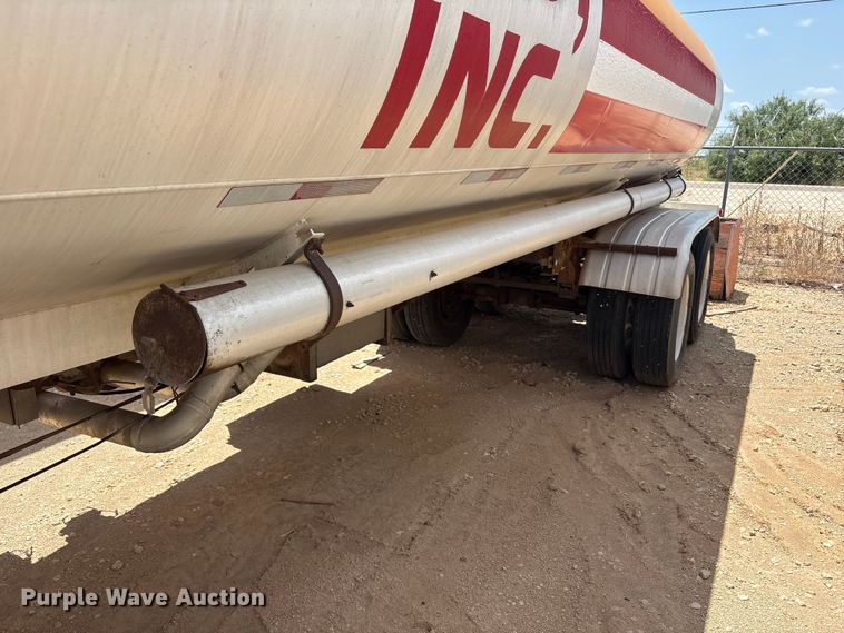 image for item JM9394 1980 Heil fuel trailer