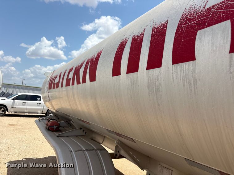 image for item JM9394 1980 Heil fuel trailer