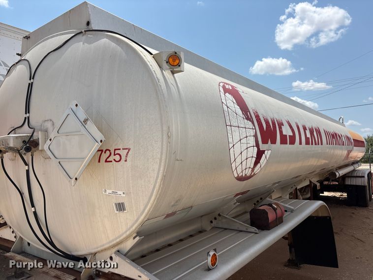 image for item JM9394 1980 Heil fuel trailer