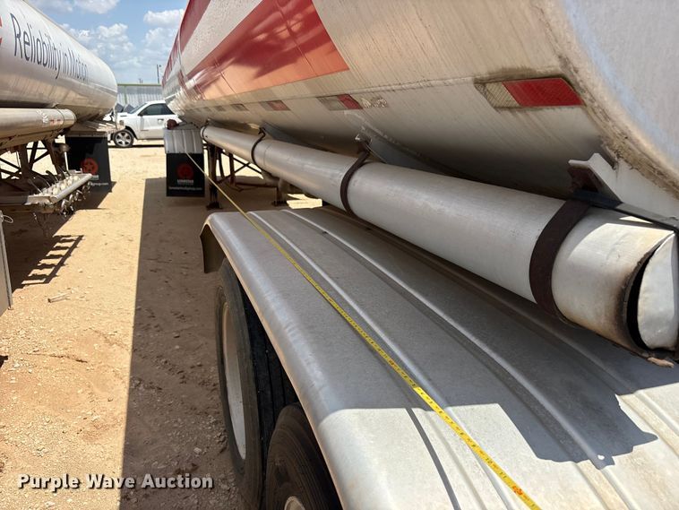 image for item JM9394 1980 Heil fuel trailer