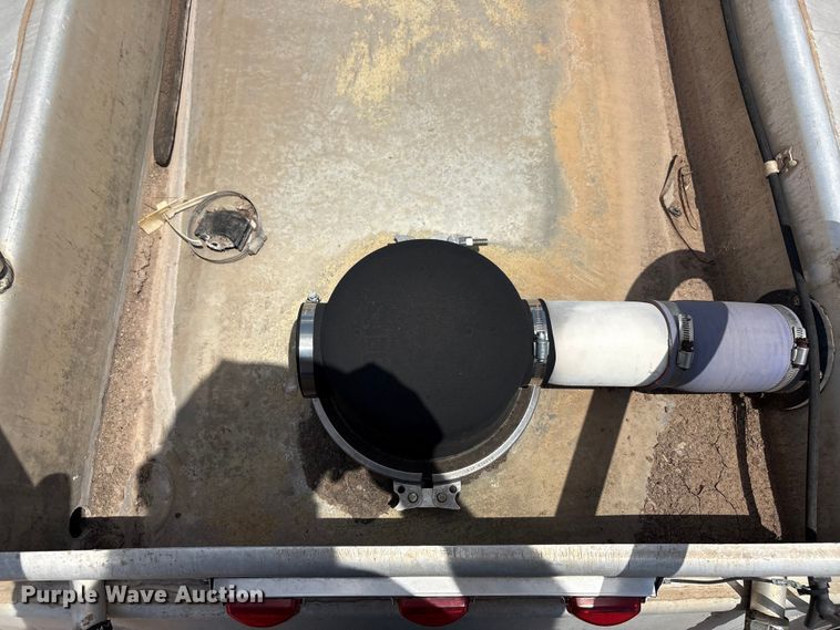 image for item JM9394 1980 Heil fuel trailer
