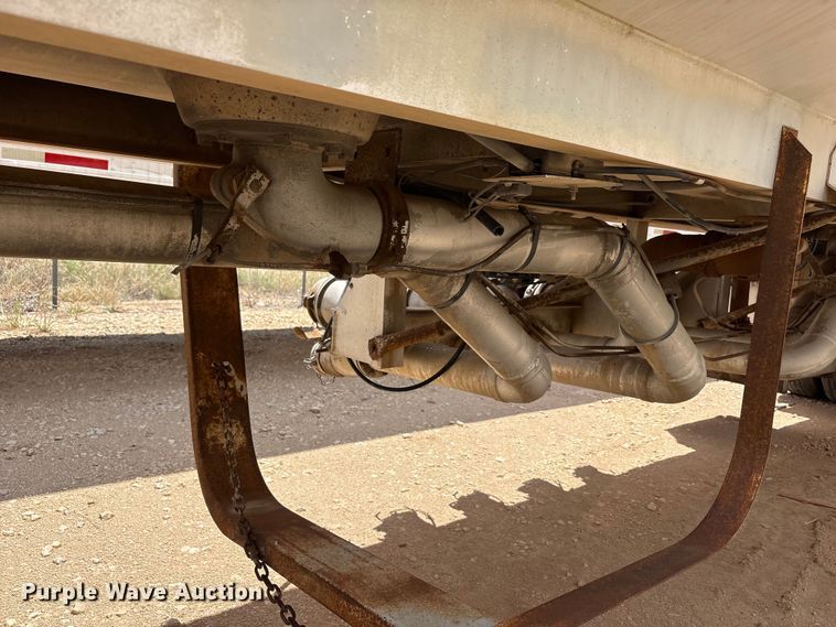 image for item JM9394 1980 Heil fuel trailer