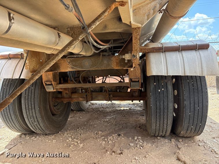 image for item JM9394 1980 Heil fuel trailer