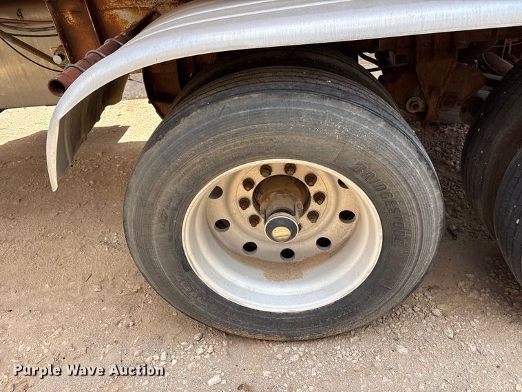 image for item JM9394 1980 Heil fuel trailer
