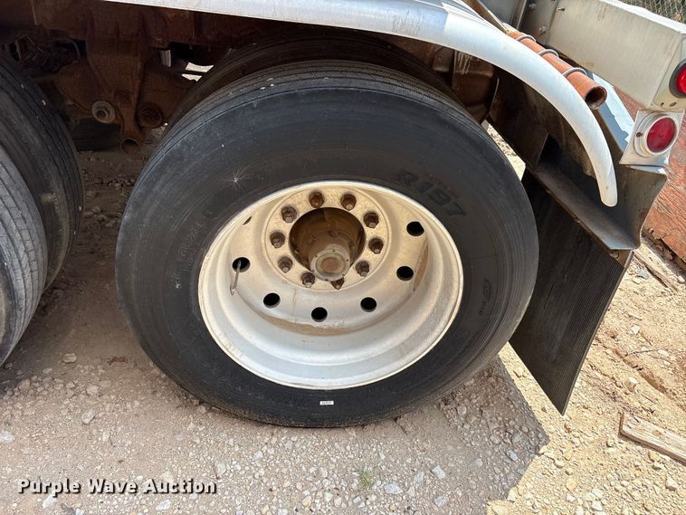image for item JM9394 1980 Heil fuel trailer