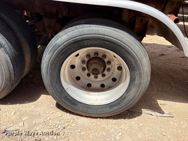 image for item JM9394 1980 Heil fuel trailer