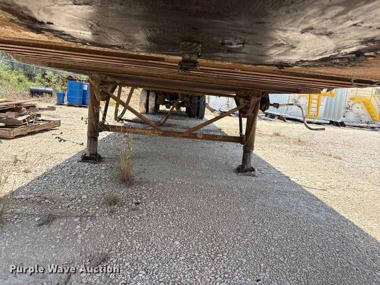image for item JM9396 1999 Trailmobile  dry van trailer
