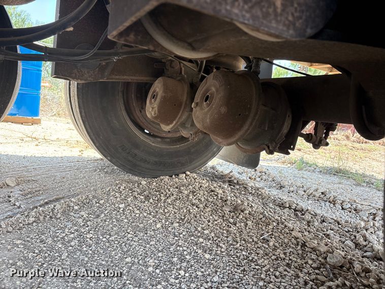 image for item JM9396 1999 Trailmobile  dry van trailer