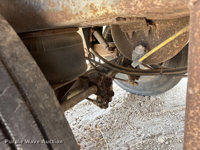 image for item JM9396 1999 Trailmobile  dry van trailer