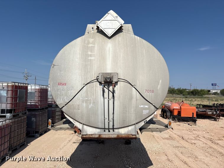 image for item JM9397 1981 Custom Trailers fuel trailer