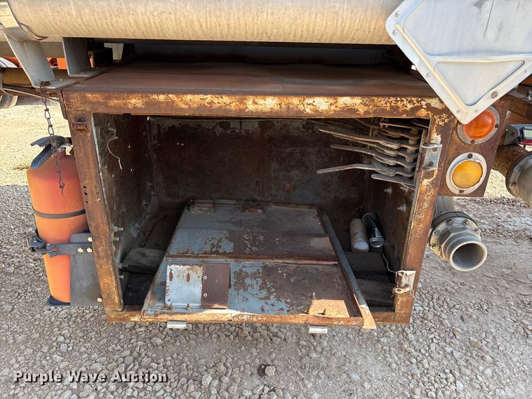 image for item JM9397 1981 Custom Trailers fuel trailer