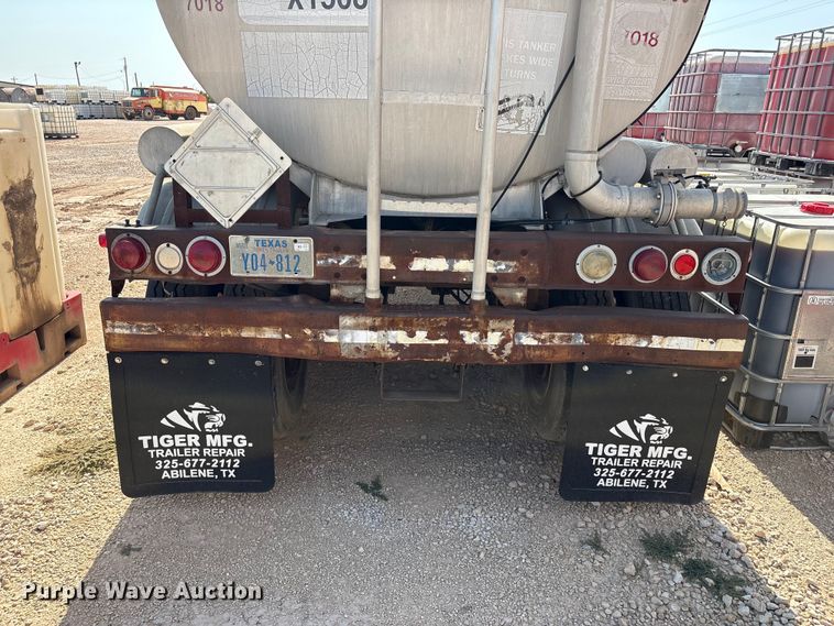 image for item JM9397 1981 Custom Trailers fuel trailer