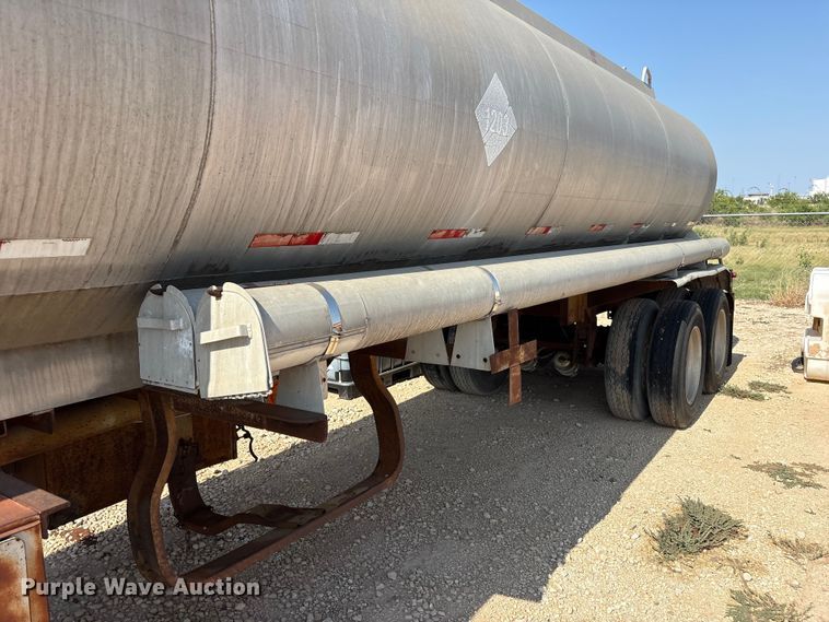 image for item JM9397 1981 Custom Trailers fuel trailer