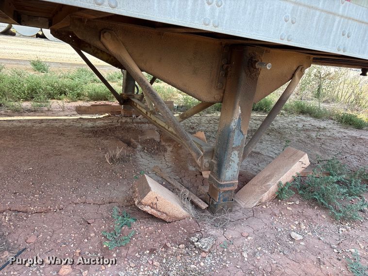 image for item JM9401 2000 Trailmobile dry van trailer