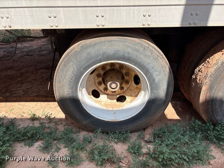 image for item JM9401 2000 Trailmobile dry van trailer