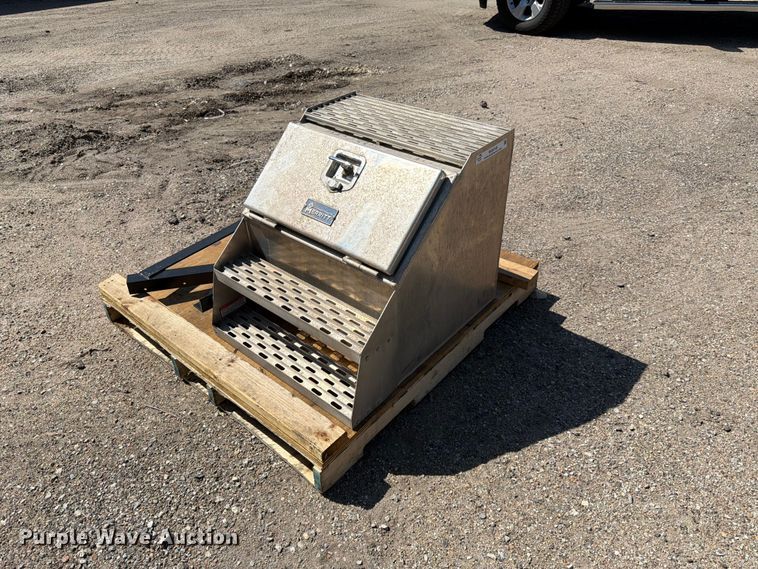 image for item MQ9149 Merrit Saddle Box 
