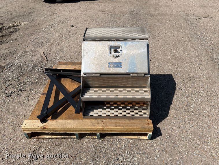 image for item MQ9149 Merrit Saddle Box 