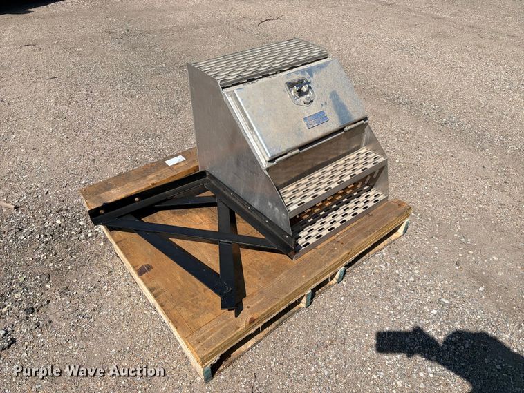 image for item MQ9149 Merrit Saddle Box 