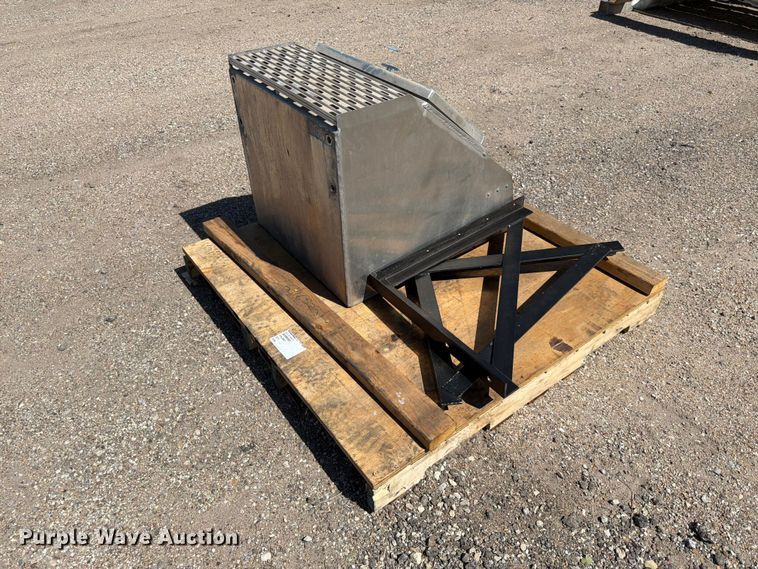 image for item MQ9149 Merrit Saddle Box 