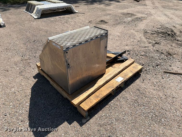 image for item MQ9149 Merrit Saddle Box 