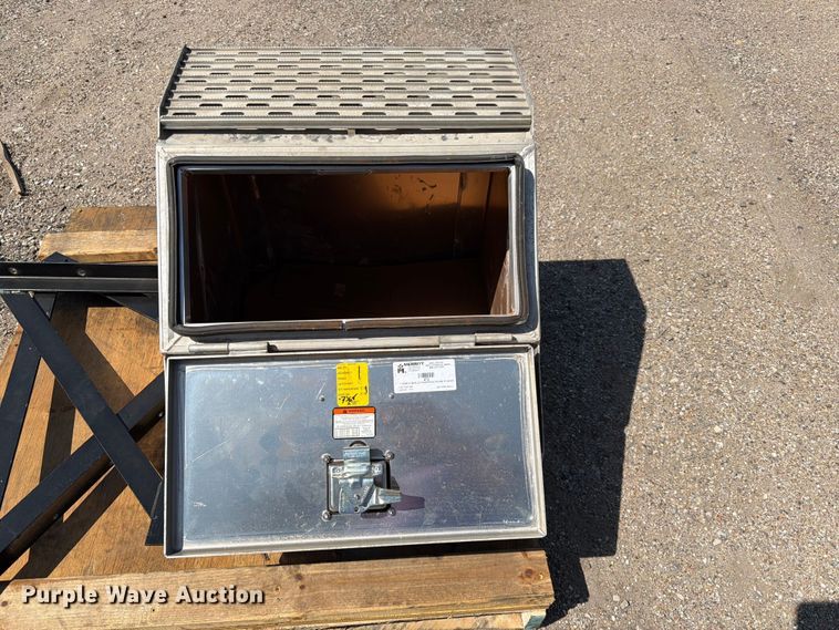 image for item MQ9149 Merrit Saddle Box 