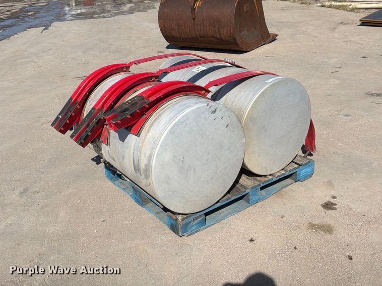 image for item MZ9967 (2) fuel tanks