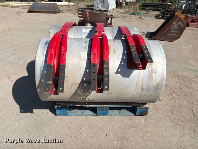 image for item MZ9967 (2) fuel tanks