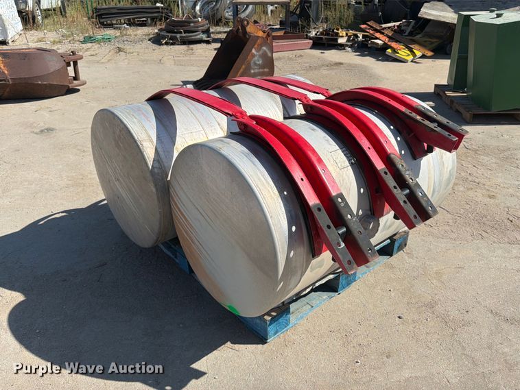 image for item MZ9967 (2) fuel tanks