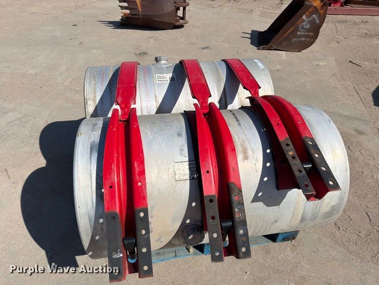 image for item MZ9967 (2) fuel tanks